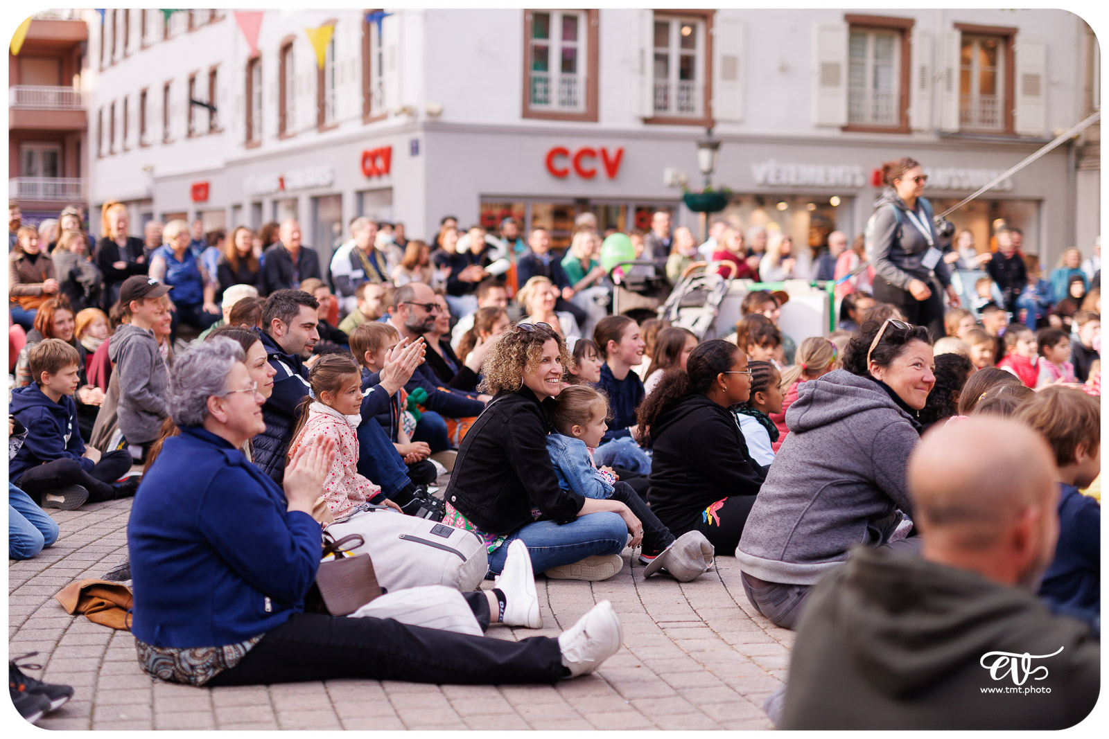 LEAGUE AND LEGEND (15FEET6)